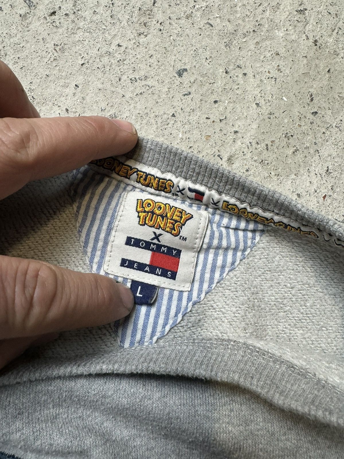 Disney × Tommy Hilfiger × Vintage Vintage Y2K Tommy Hilfiger Looney Tunes Animal Logo Sweater Size US M / EU 48-50 / 2 - 6 Thumbnail