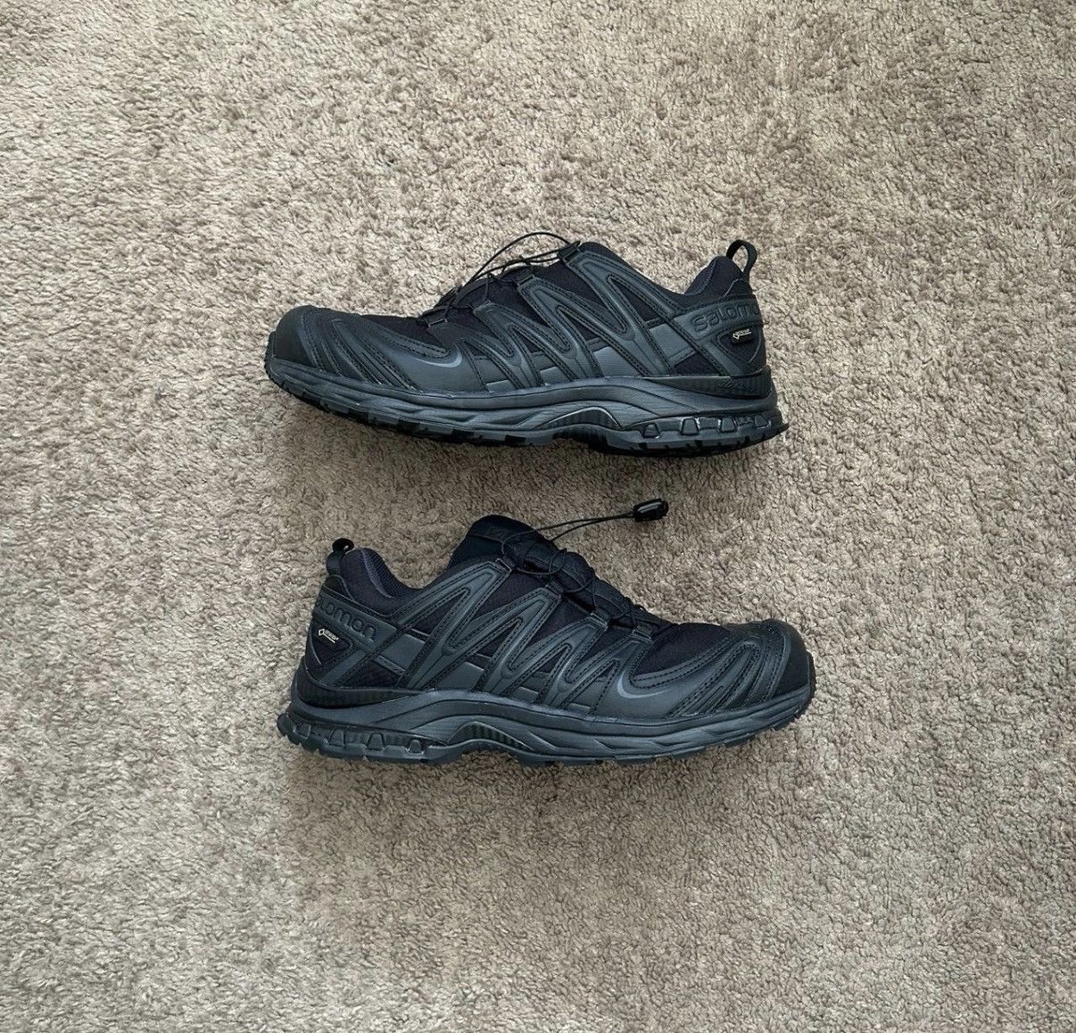Saloman hiking sneakers