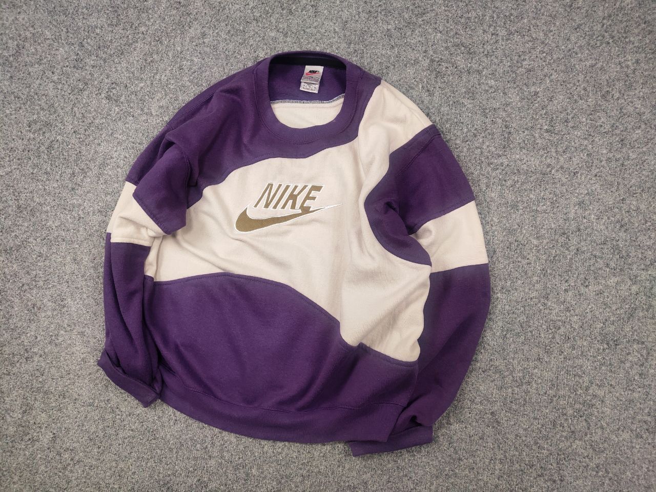 Nike Vintage 90's Nike Center Logo Embroidered Custom Sweatshirt Size US L / EU 52-54 / 3 - 3 Thumbnail