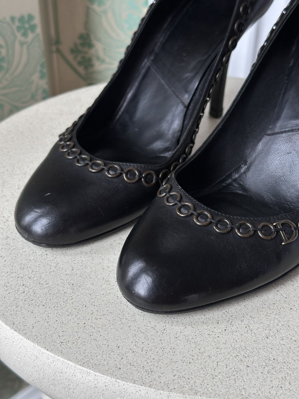 Dior DIOR Black Leather Chain Detail Pumps CD Logo EU 39 / US 9 Size US 9 / IT 39 - 6 Thumbnail