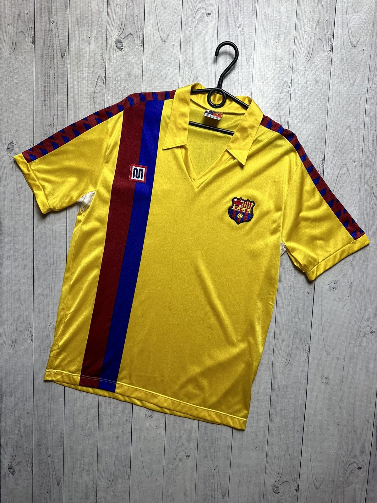 Vintage Vintage Retro Barcelona shirt soccer jersey rare yellow away Size US L / EU 52-54 / 3 - 1 Thumbnail