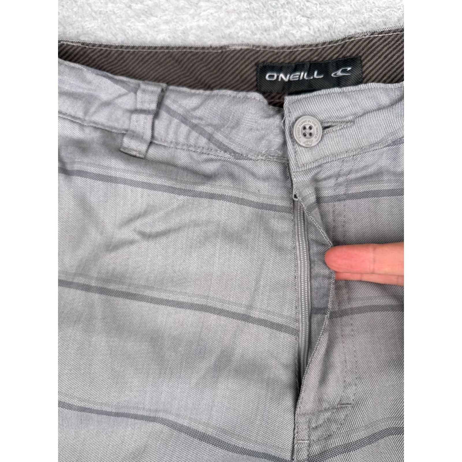 O'Neill O'Neill Shorts Men 34 Gray Stripe Chino Polyester Viscose Blend Beach 34x10 Shorts Men Gray Stripe Chino Polyester Viscose Beach 34 Size US 34 / EU 50 - 6 Thumbnail