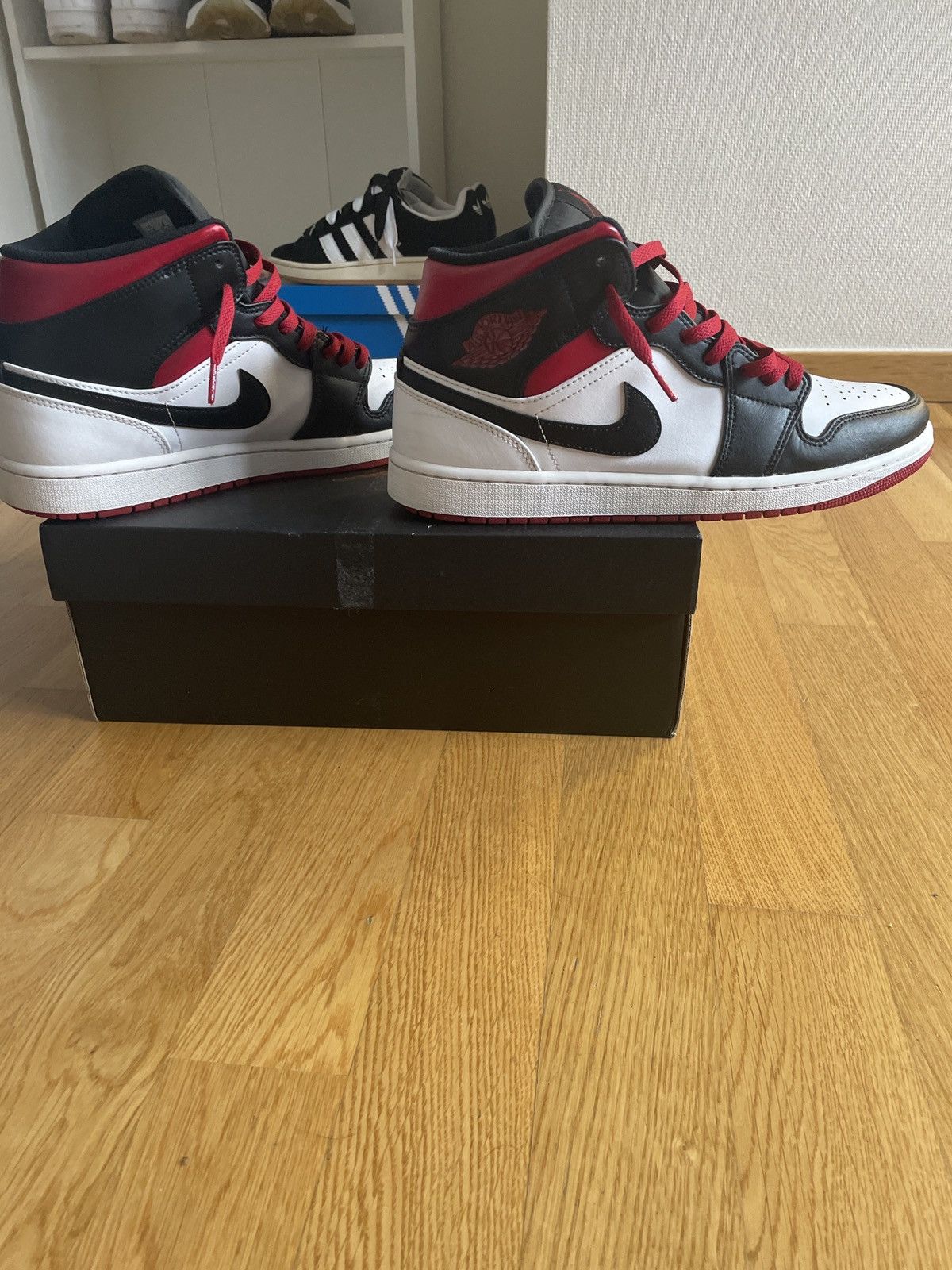 Jordan Brand Jordan 1 mid Size US 10.5 / EU 43-44 - 4 Thumbnail