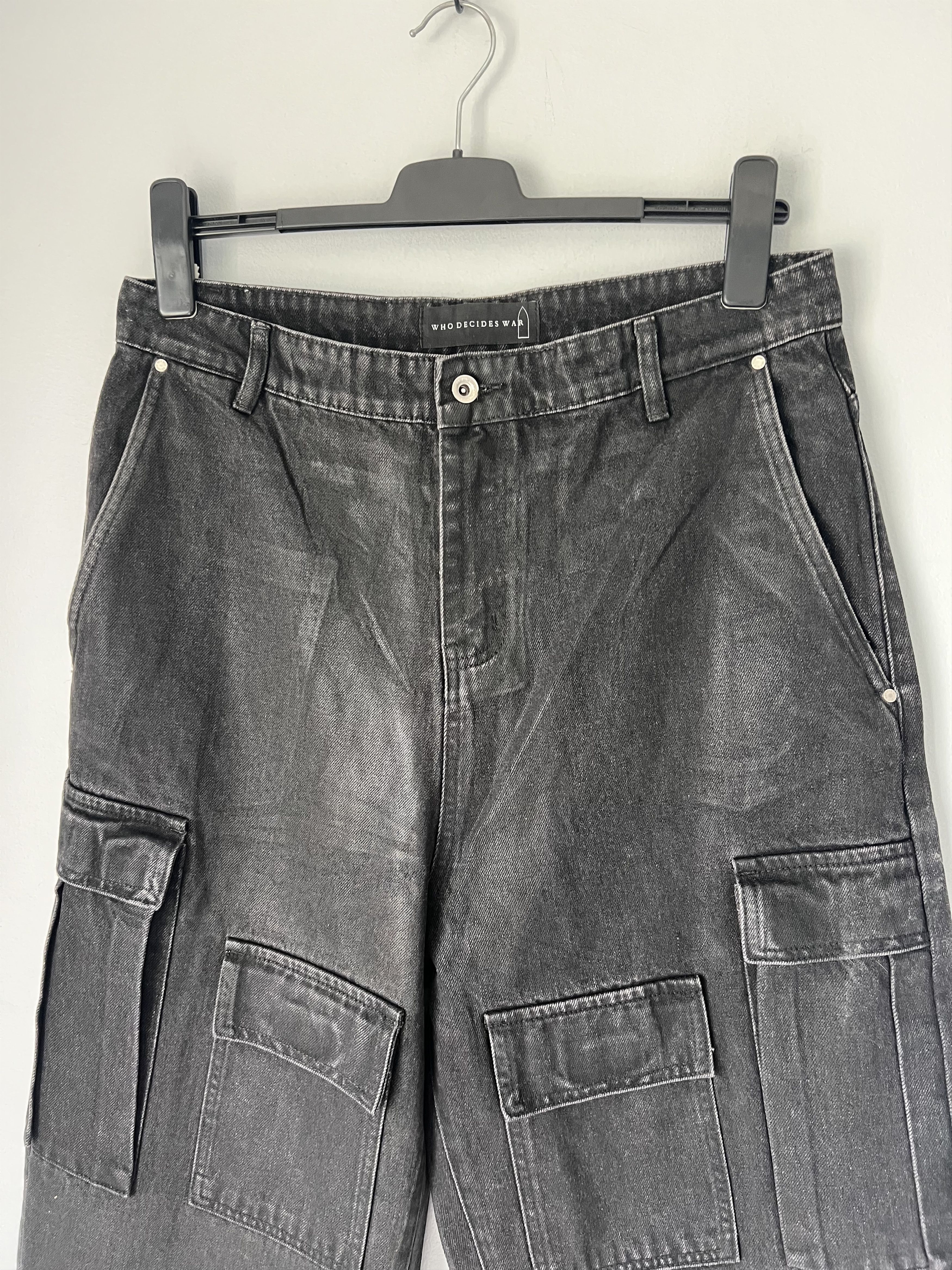 Who Decides War Who Decides War Waxed Cargo Pants in Black Size US 34 / EU 50 - 2 Thumbnail