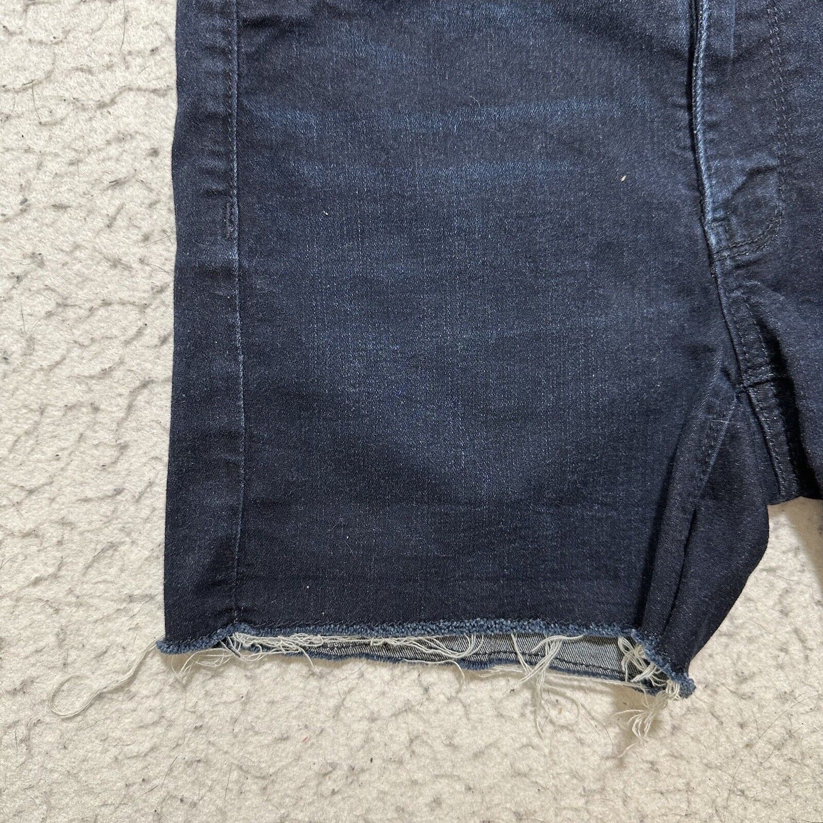 American Eagle Outfitters American Eagle 2 Super Stretch 4" Inseam Denim Jean Shorts Size 26" / US 2 / IT 38 - 4 Thumbnail