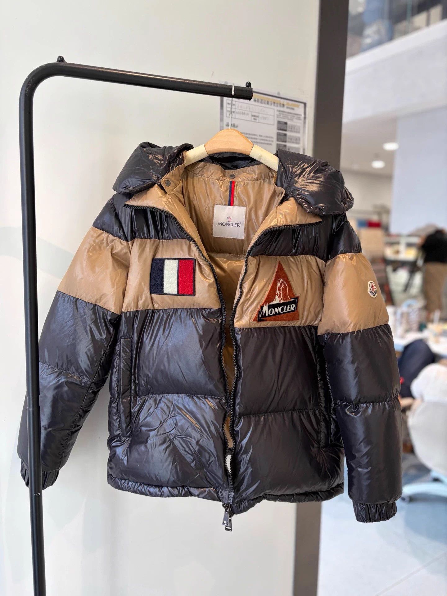 Moncler Moncler Gary Down Coat 3 Mint Size L / US 10 / IT 46 - 1 Thumbnail
