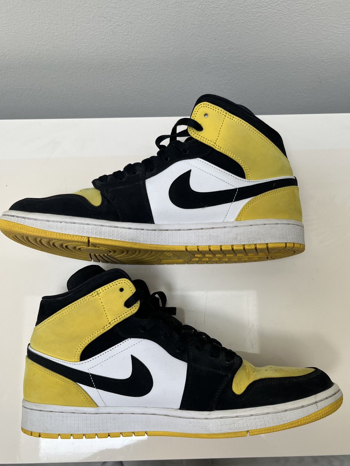Jordan Brand 2019 Air Jordan 1 Mid SE ‘Yellow Toe’ Size US 11.5 / EU 44-45 - 5 Thumbnail