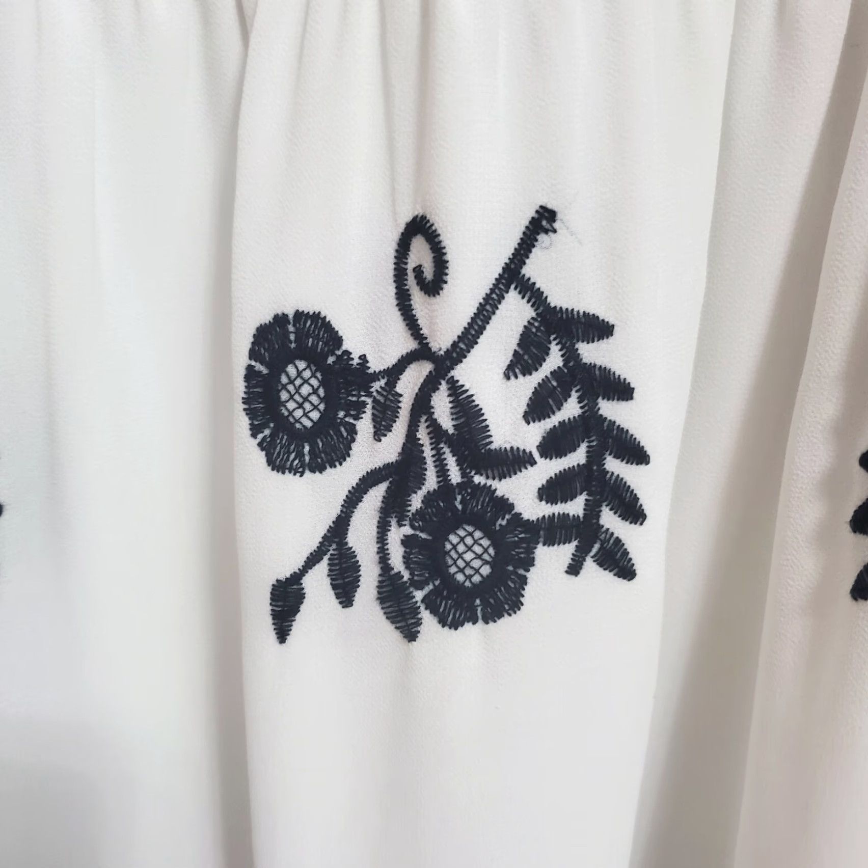 Vintage Piper & Scoot Dress Women S White Floral Embroidered Cap Sleeve Midi V-Neck Side Zip Casual Wedding Party/Cocktail Cottagecore Size S / US 4 / IT 40 - 4 Thumbnail