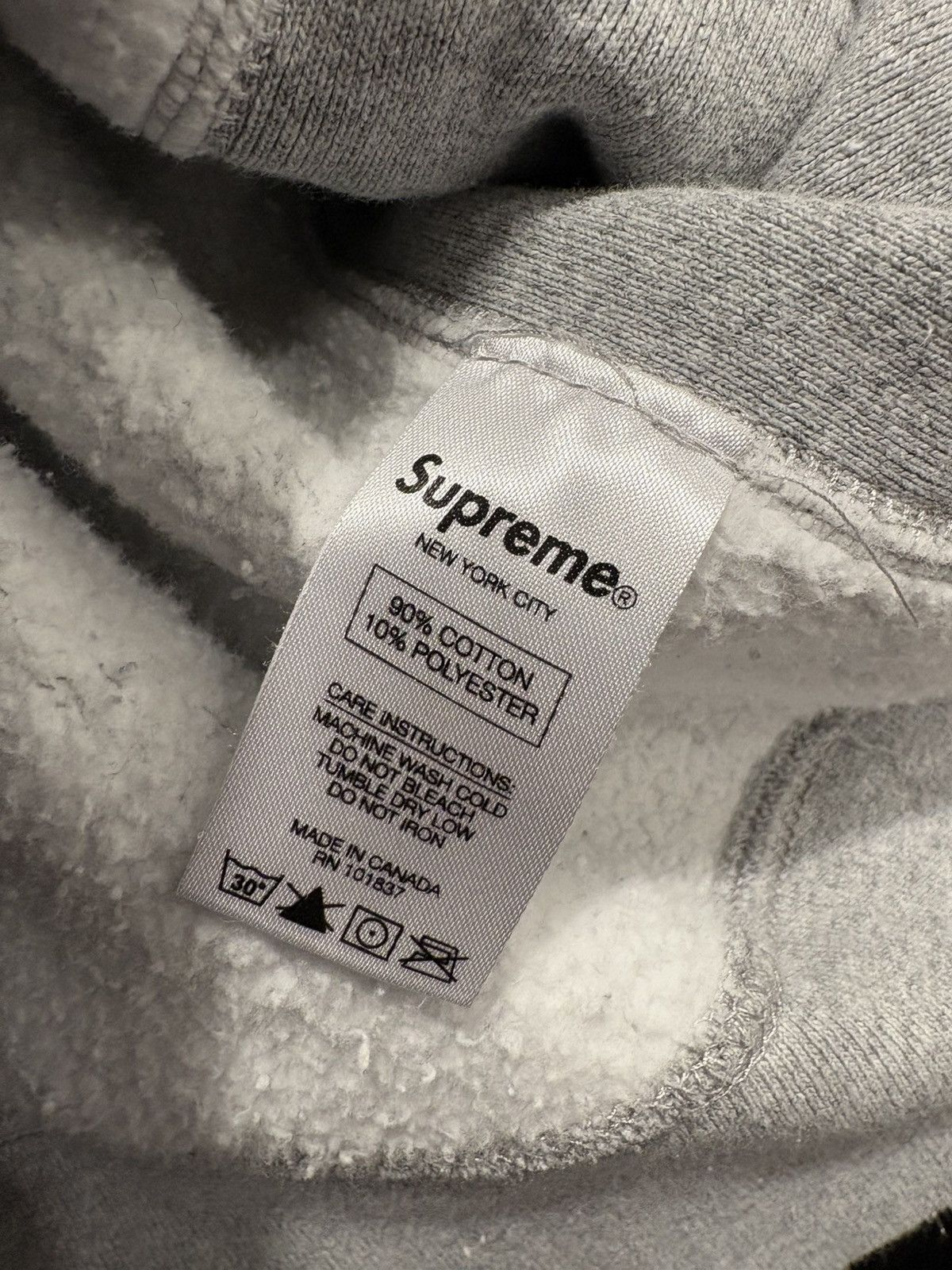 Supreme Supreme Arc Logo Crewneck, FW15 / Medium / Grey Size US M / EU 48-50 / 2 - 8 Thumbnail