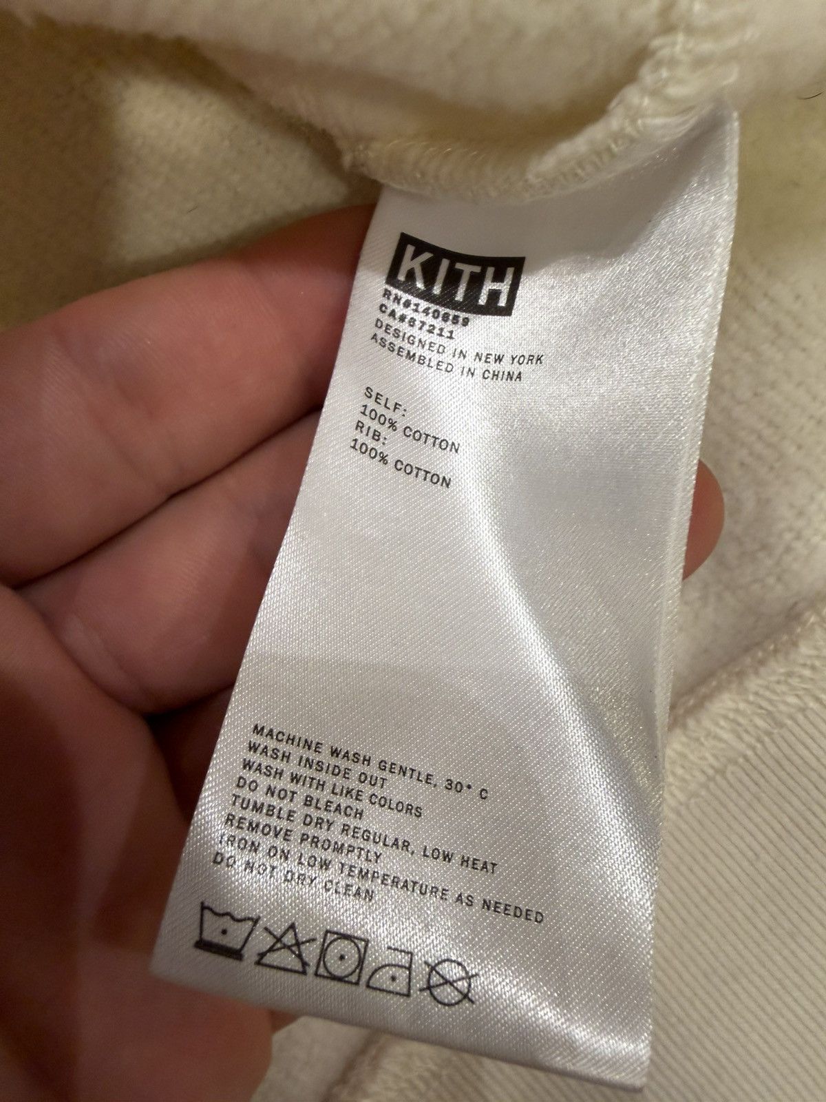 Kith Kith NY To The World Apple Crewneck - Beige Size US XXL / EU 58 / 5 - 5 Thumbnail