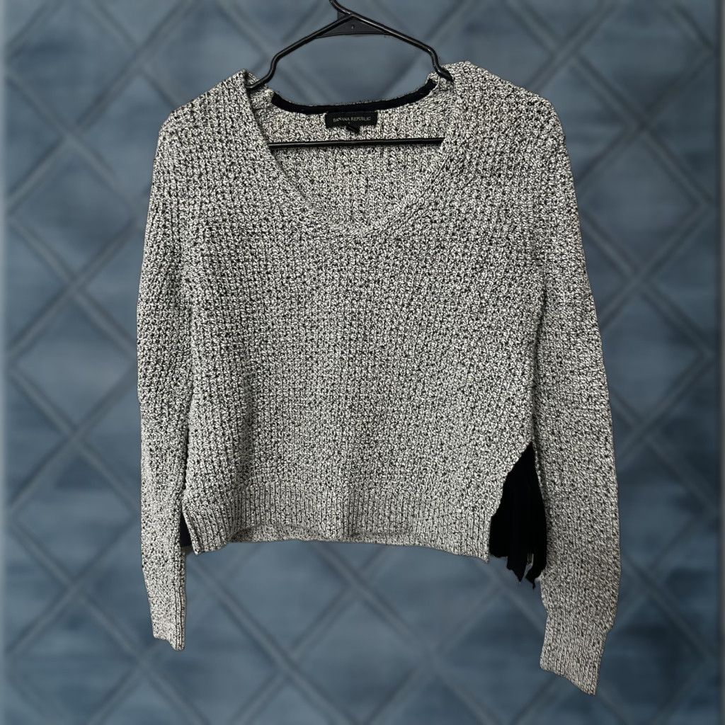 Banana Republic Banana Republic Womens Sweater Loose Knit V Neck Line White Gray Black Small Size S / US 4 / IT 40 - 1 Thumbnail