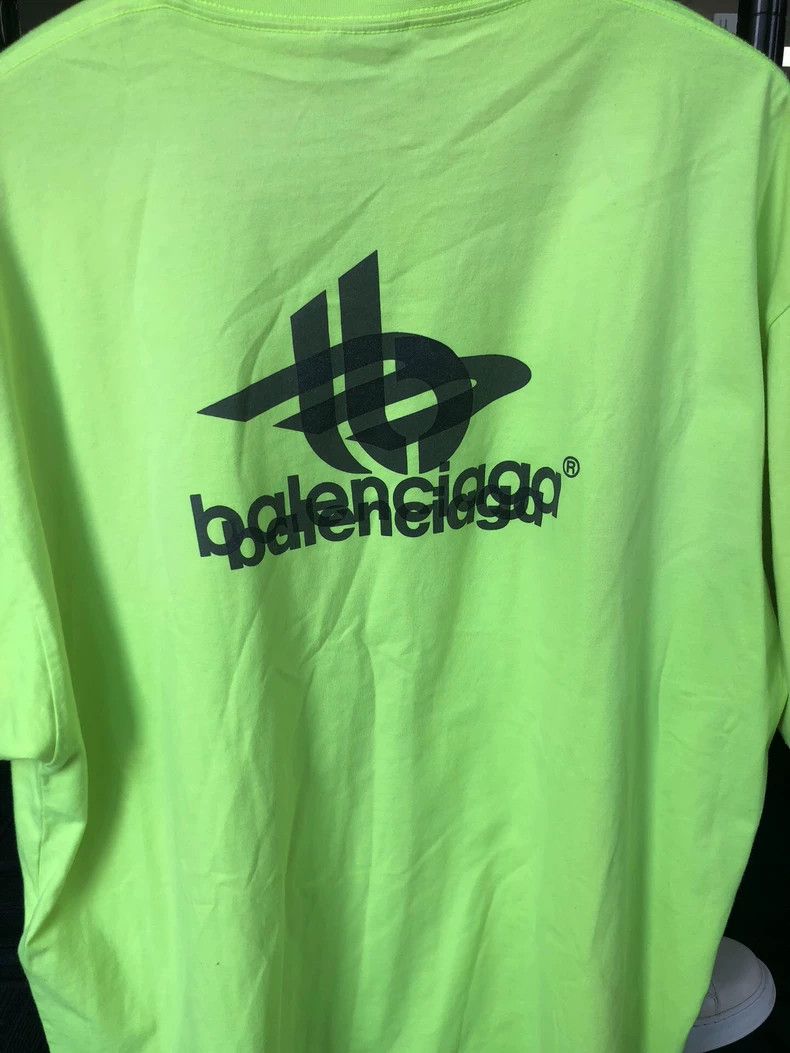 Balenciaga Balenciaga Fluorescent green short sleeve Size US M / EU 48-50 / 2 - 3 Thumbnail