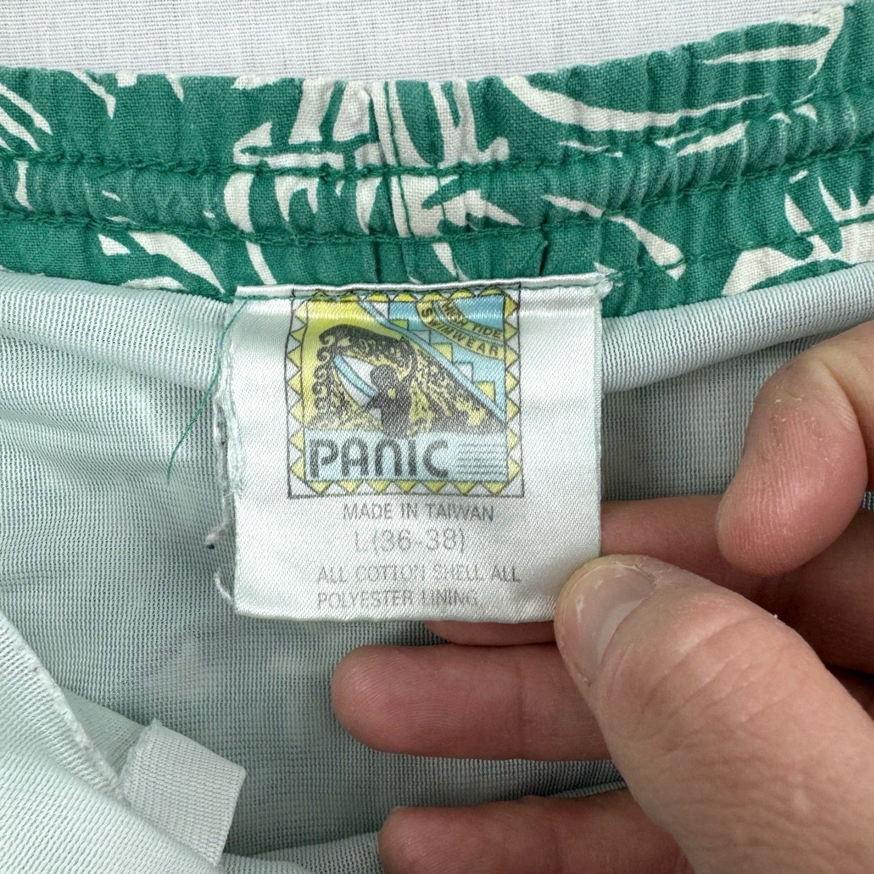 Vintage VINTAGE High Tide Swimwear Men’s Swim Trunks Adult Large Green Floral Beach Shorts 90s Size US 33 - 5 Thumbnail