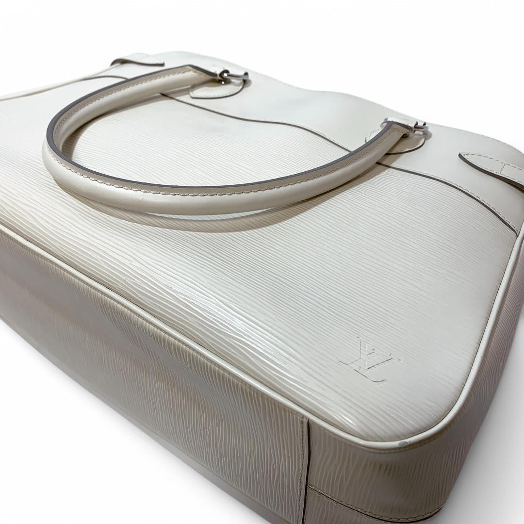 Louis Vuitton Louis Vuitton - Passy GM Handbag Leather Shoulder Bag White Size ONE SIZE - 3 Thumbnail