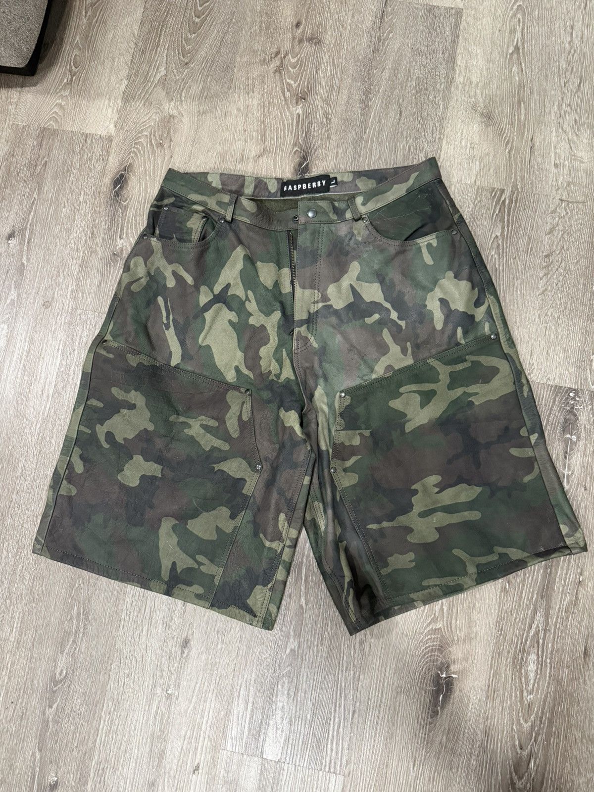 The GV Gallery GV GALLERY CAMO GLADIATOR SHORTS Size US 36 / EU 52 - 1 Thumbnail