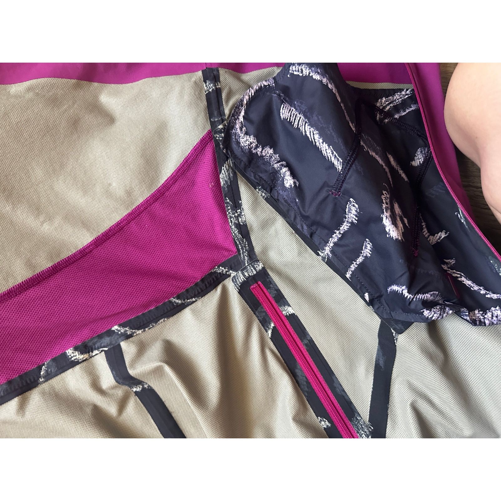 Other Lululemon Regal Plum Water Wind Resistant Hooded Jacket Size M / US 6-8 / IT 42-44 - 9 Thumbnail