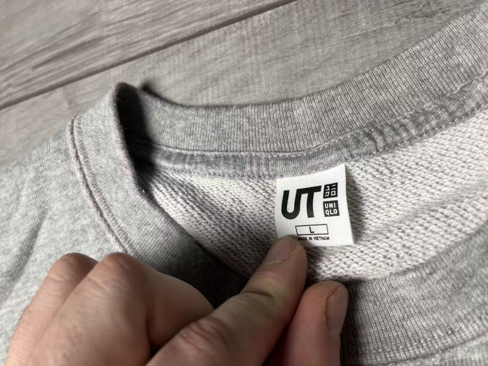 Japanese Brand Uniqlo sweatshirt Japanese style wave size M/L Size US M / EU 48-50 / 2 - 2 Thumbnail