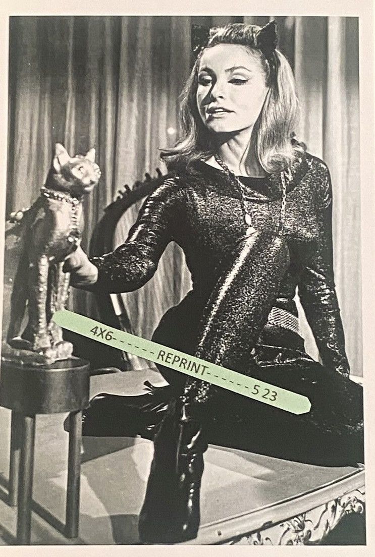 Vintage *RARE* 1990s 90s VINTAGE JULIE NEWMAN CATWOMAN RARE AOP TEE Size US XL / EU 56 / 4 - 9 Thumbnail