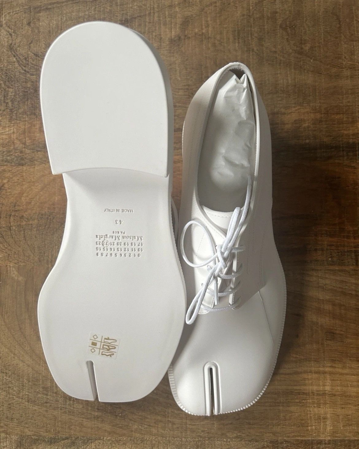 Maison Margiela Maison Margiela tabi low top designer oxford 🇮🇹 MMM italy Size US 9 / EU 42 - 2 Thumbnail