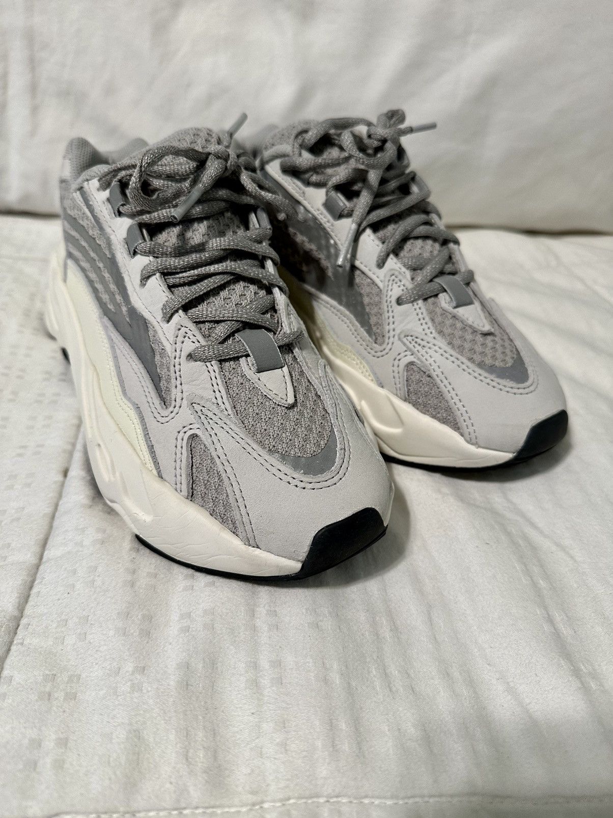 Adidas Yeezy 700v2 Static(2022) size 8 Size US 8 / EU 41 - 8 Thumbnail