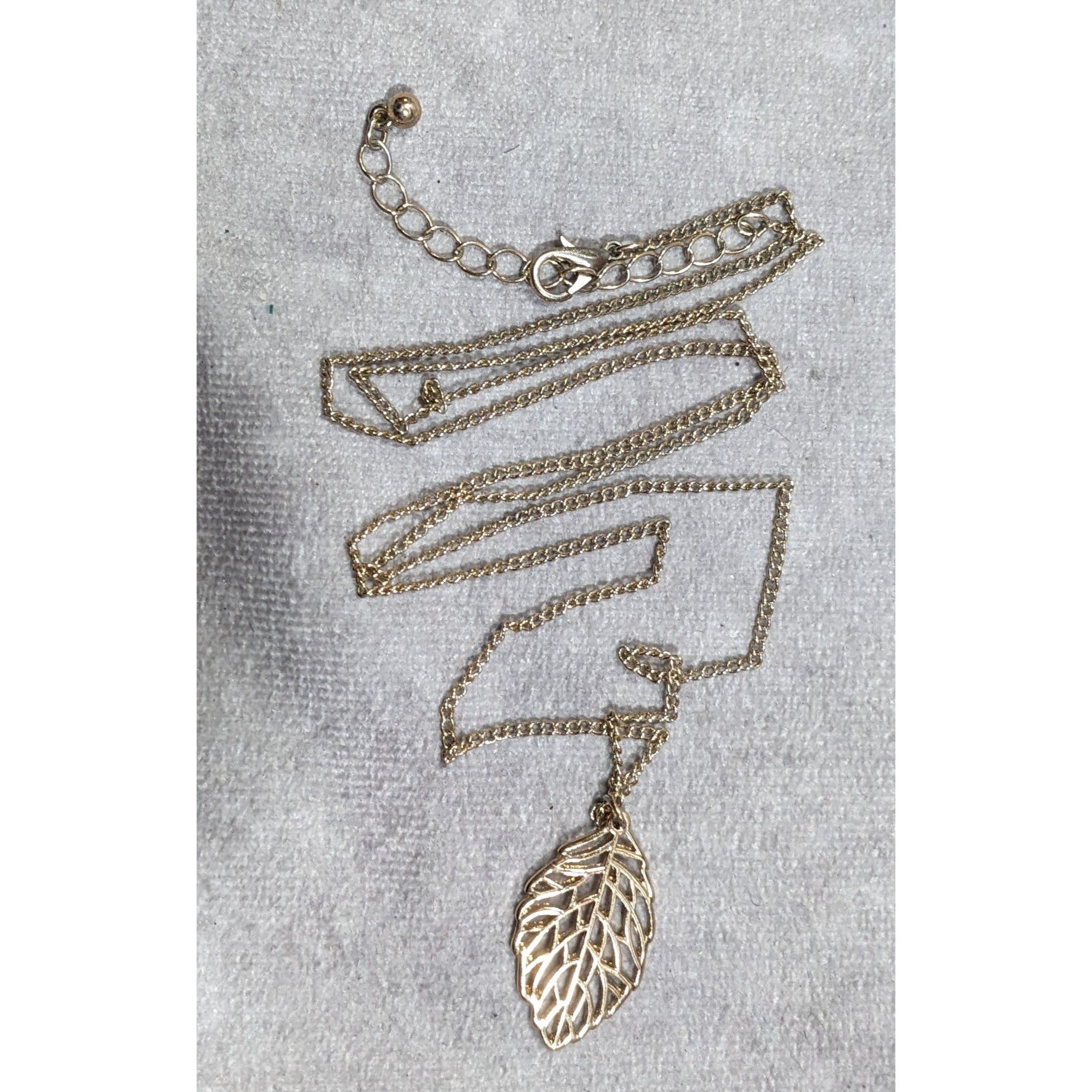 Other Nature Inspired Gold Tone Leaf Pendant Necklace Size ONE SIZE - 4 Thumbnail