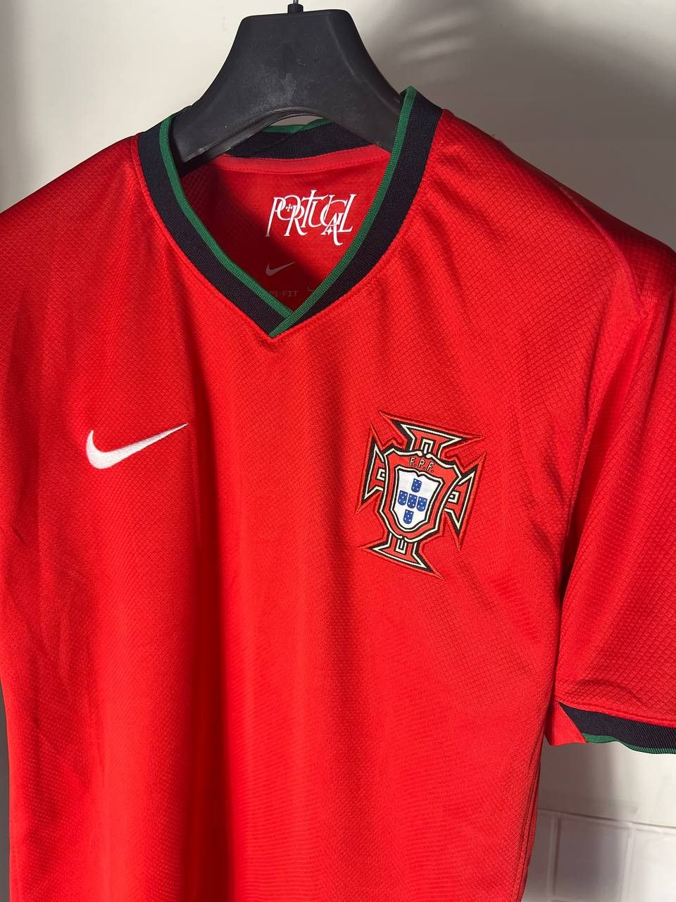 Vintage VERY RARE NIKE PORTUGAL SOCCER JERSEY RONALDO RETRO Y2K 90s Size US L / EU 52-54 / 3 - 5 Thumbnail