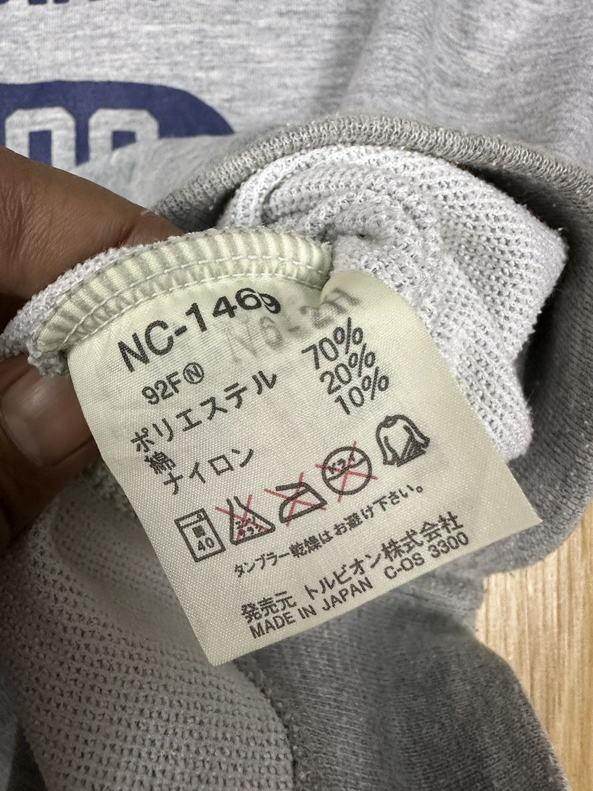 NCAA Vintage NCAA by Descente Crewneck Z239 Size US L / EU 52-54 / 3 - 12 Thumbnail