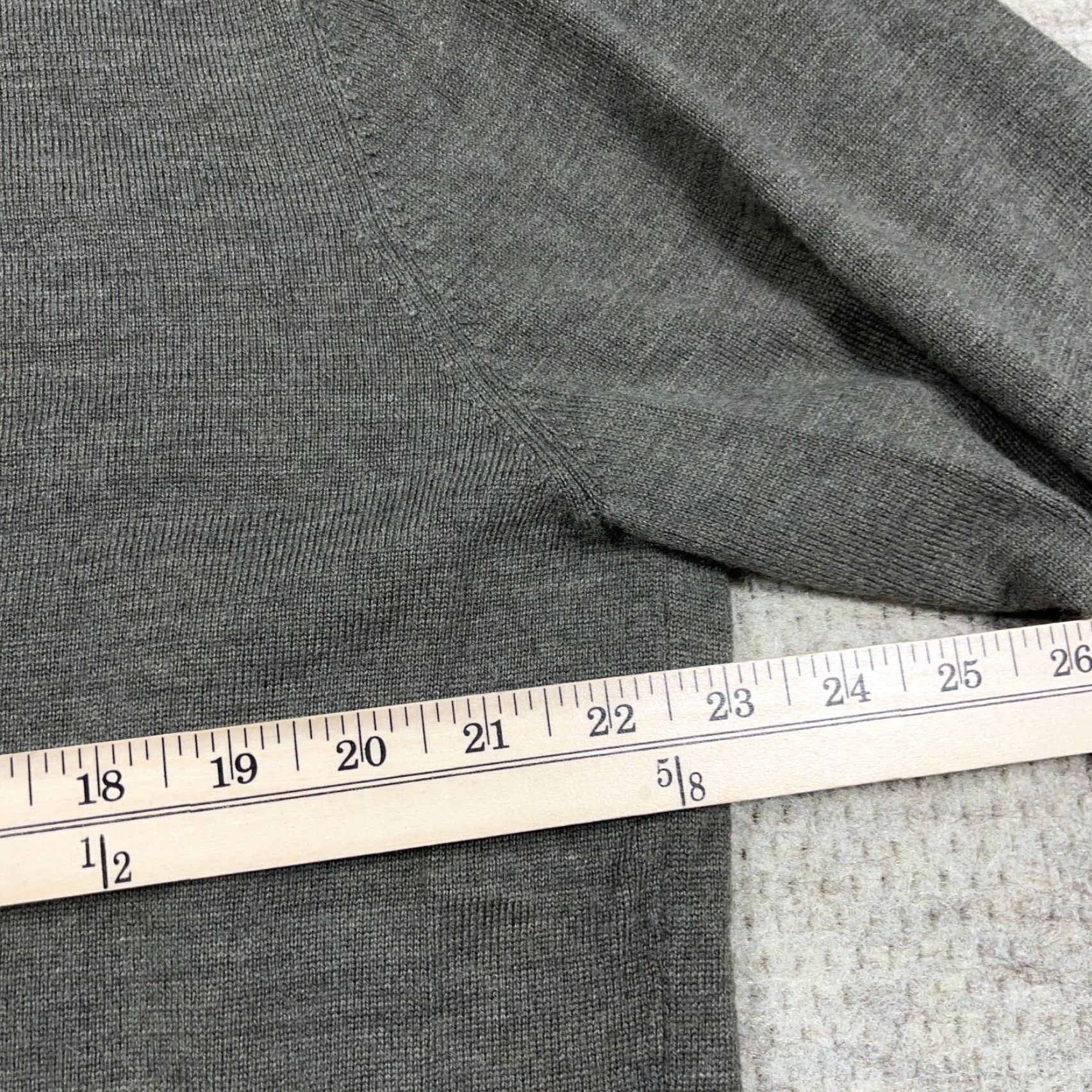 Jos. A. Bank Jos A Bank Sweater Men's 2XL Olive Green Merino Wool Pullover 1/4 Zip Knit Solid Long Sleeve Mock Neck Casual Business Travel Size US XXL / EU 58 / 5 - 7 Thumbnail