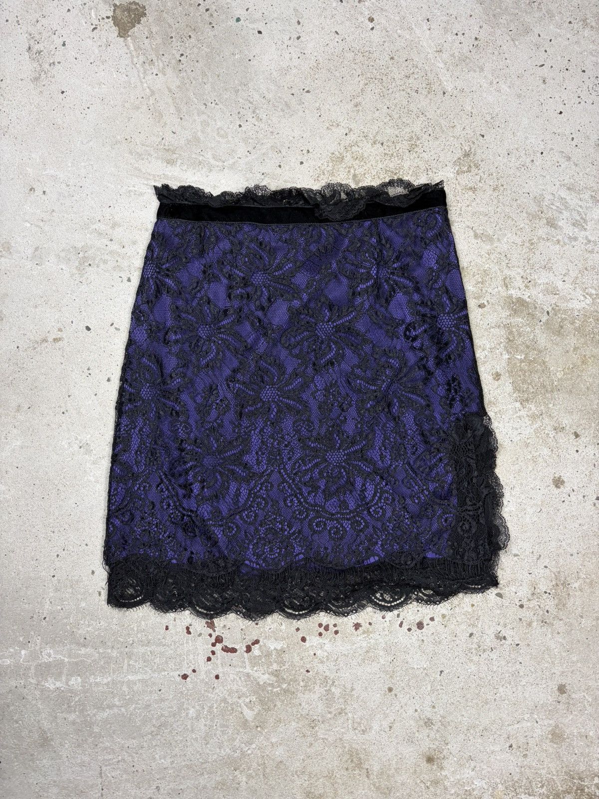 Dolce & Gabbana Vintage 2000s Dolce & Gabbana Lace Purple Skirt Velvet Trims Size 28" / US 6 / IT 42 - 1 Thumbnail