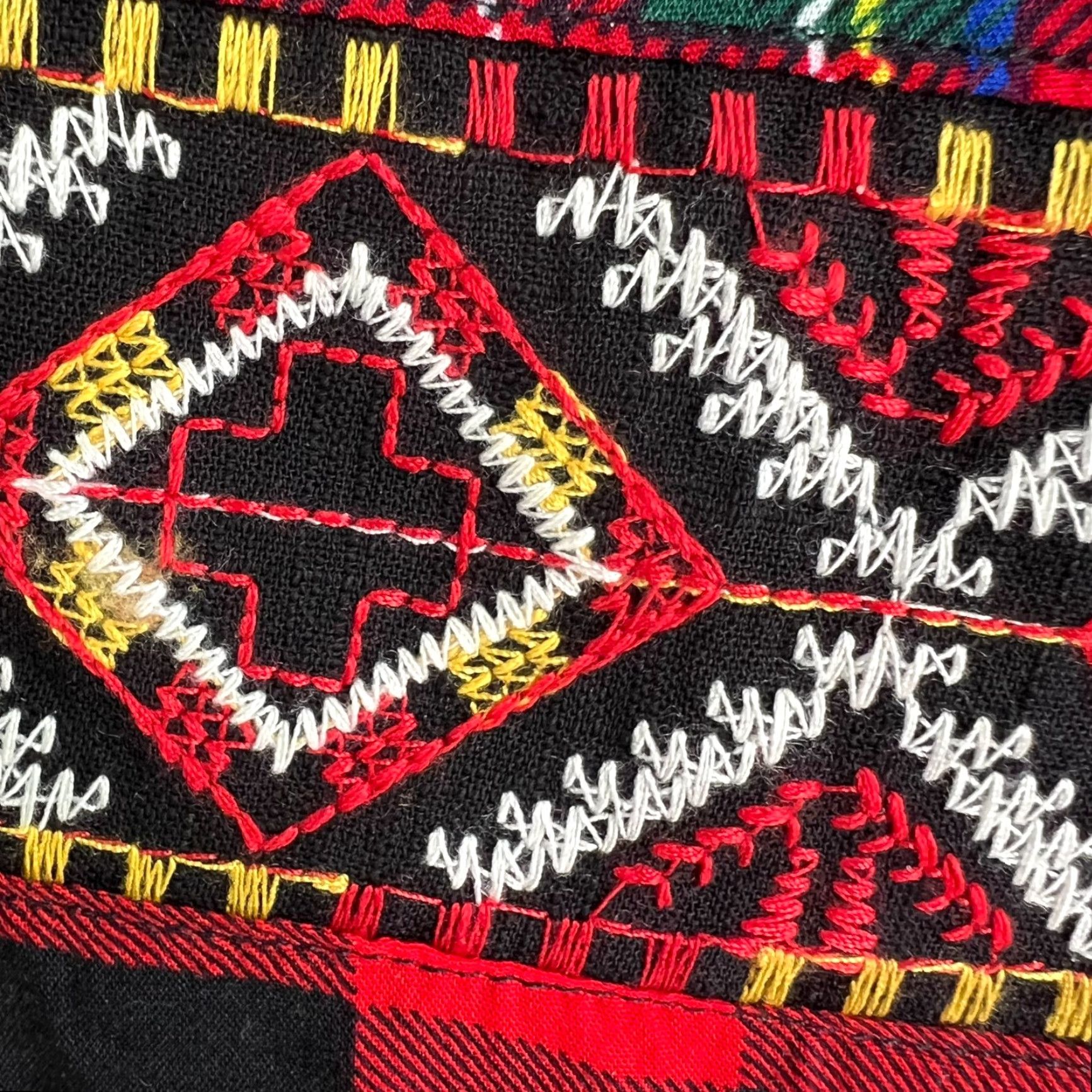 Vintage VINTAGE Caleaas Plaid Aztec Embroidered Button-Up Tunic Womens 2X Red Limited Edition Size XXL / US 16-18 / IT 52-54 - 4 Thumbnail