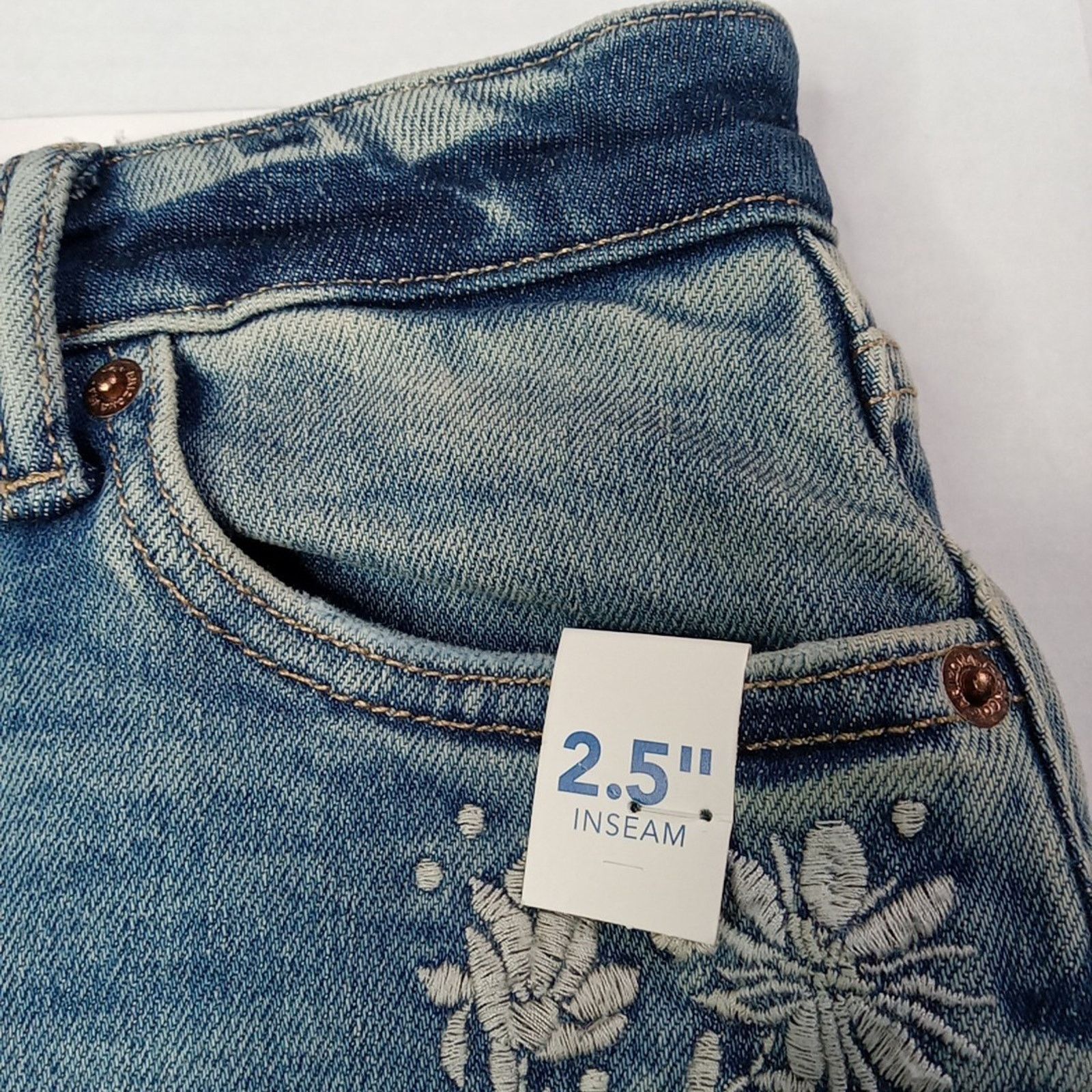 Arizona Jean Co. Arizona Cut Off Shorts Women Size 4 Blue High Rise 2.5" Ins Size 27" / US 4 / IT 40 - 2 Thumbnail