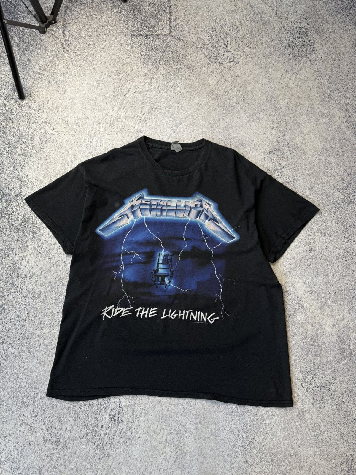 Band Tees × Vintage Vintage Metallica 2017 Ride The Lightning Sun Faded T-Shirt Size US XL / EU 56 / 4 - 4 Thumbnail