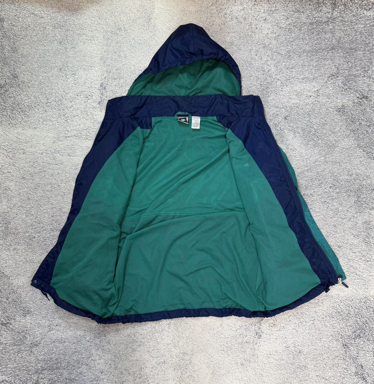 Nike Nike Vintage Windbreaker Jacket Men M Hooded Nylon Retro 90s Size US M / EU 48-50 / 2 - 14 Thumbnail