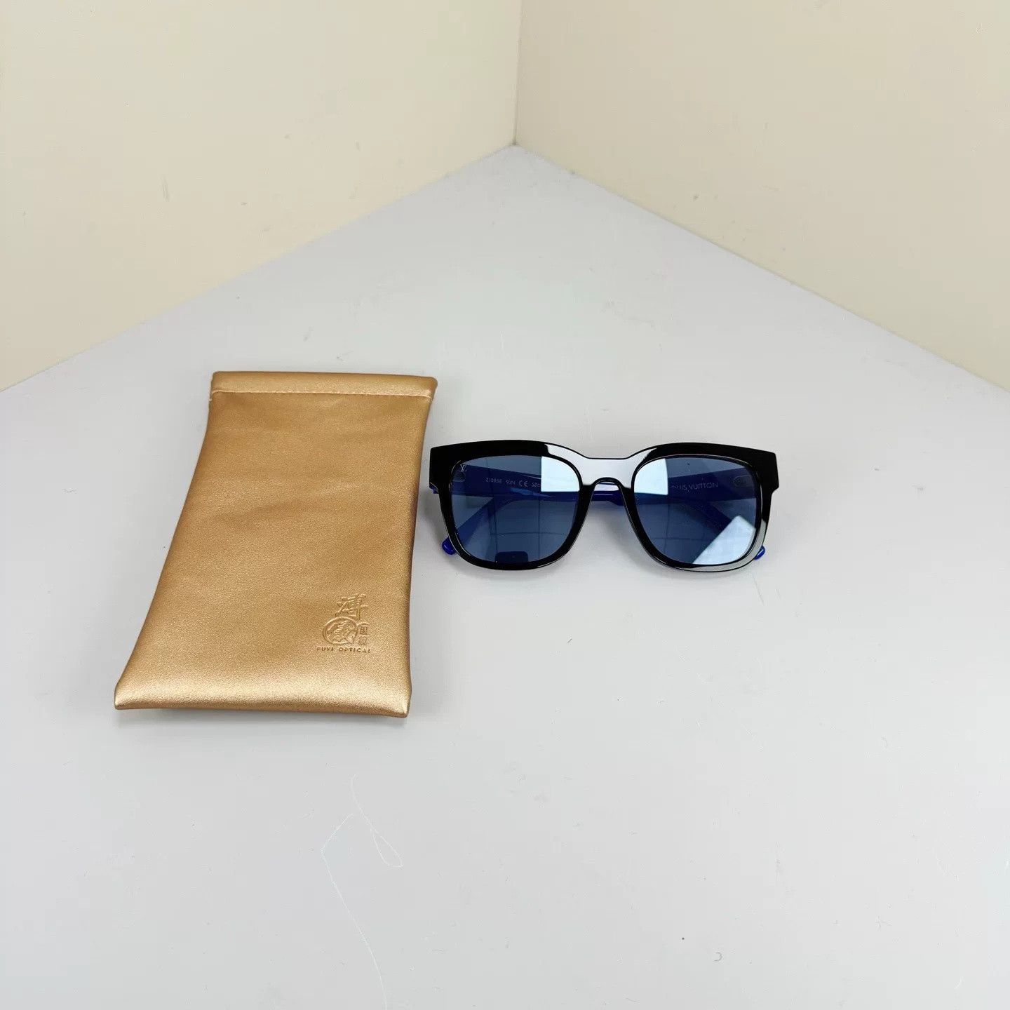 Louis Vuitton Louis Vuitton Outerspace Sunglasses Size ONE SIZE - 1 Thumbnail