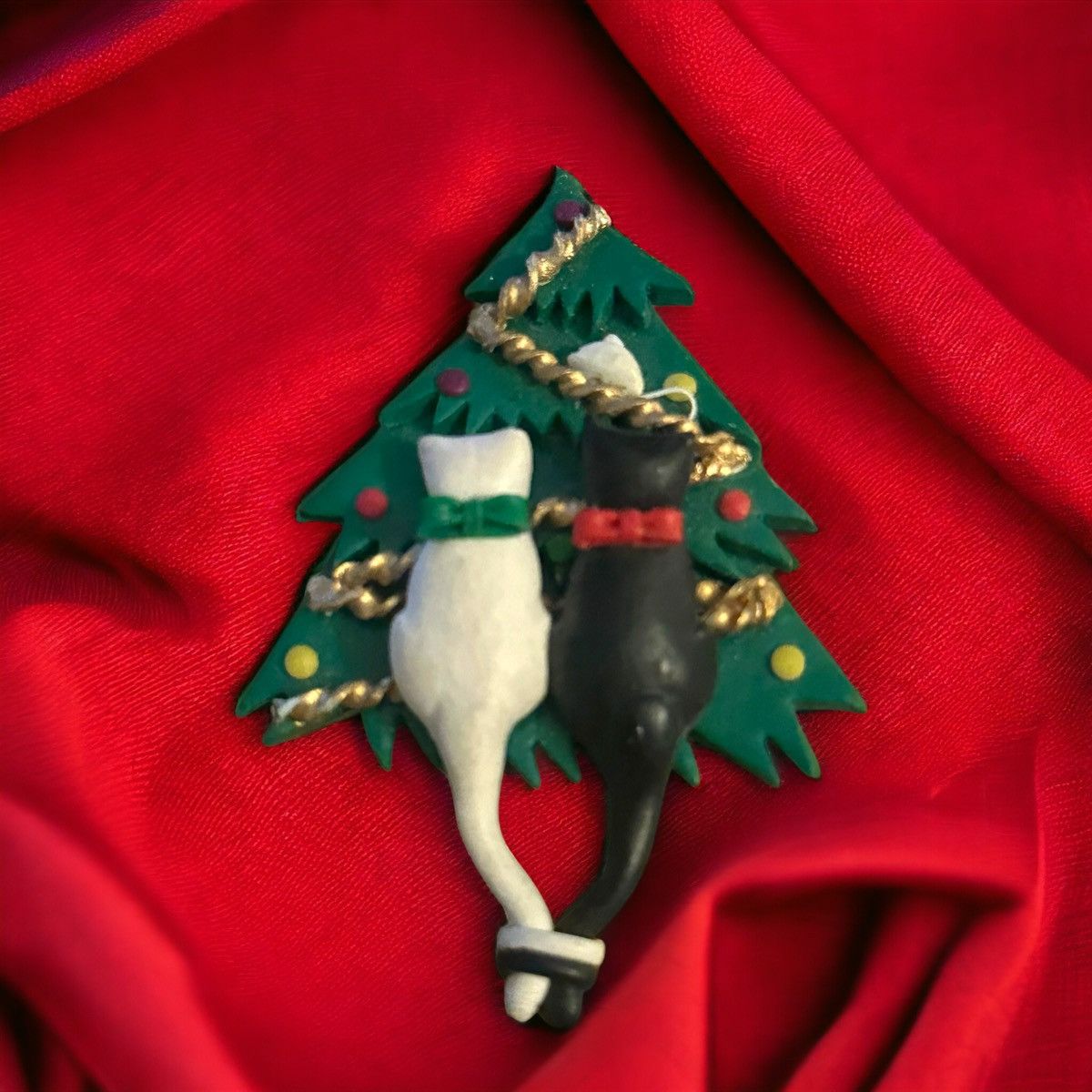 Vintage Vintage 2 cats facing a Christmas tree brooch Size ONE SIZE - 1 Thumbnail