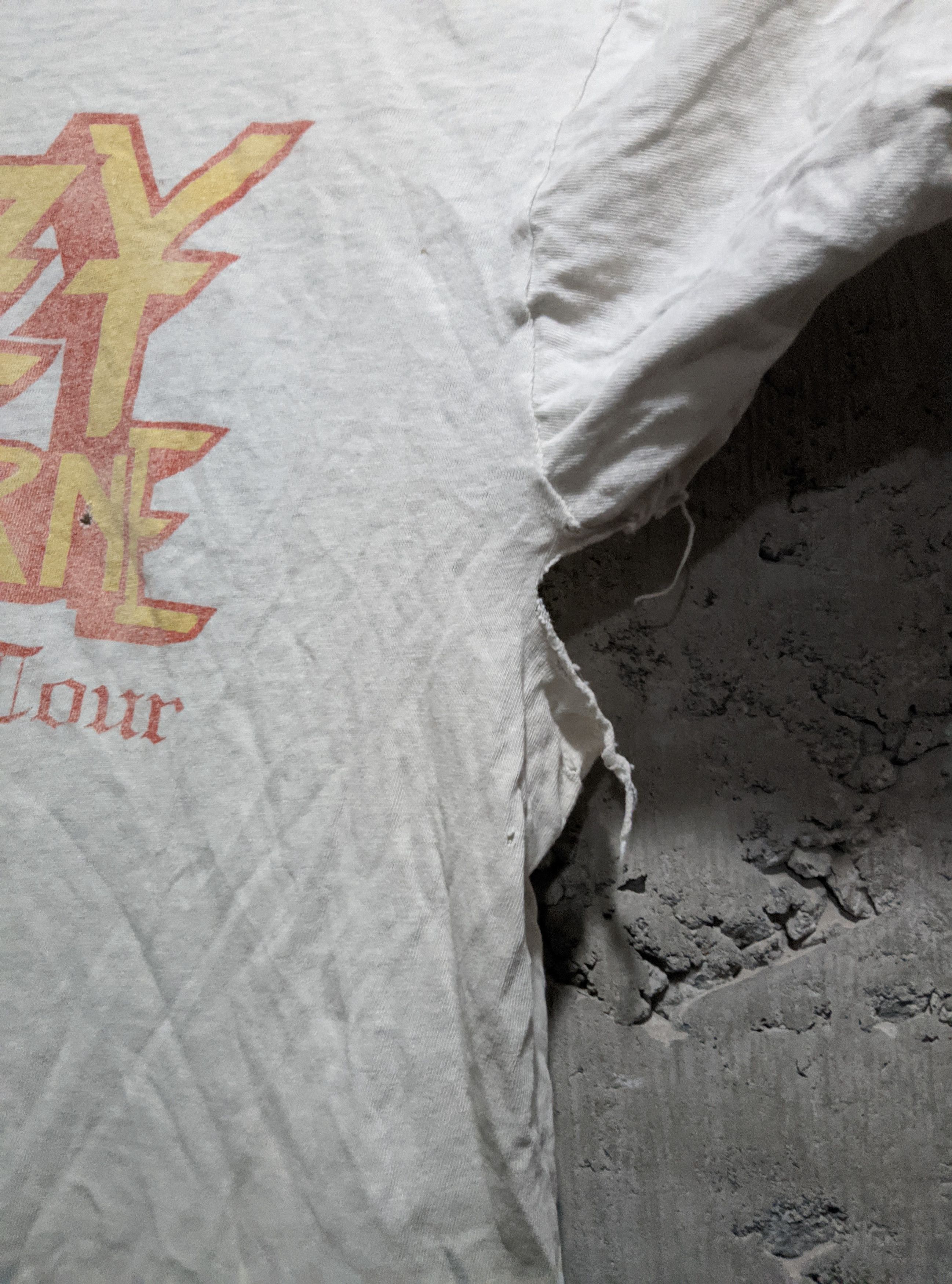 Band Tees Vintage 1986 very thrashed ozzy Osbourne últimate tour t Size US M / EU 48-50 / 2 - 7 Thumbnail