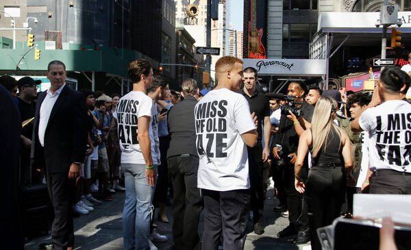 FaZe I MISS THE OLD FAZE Friends and Family T-Shirt and Tote Bag Size US XL / EU 56 / 4 - 9 Thumbnail
