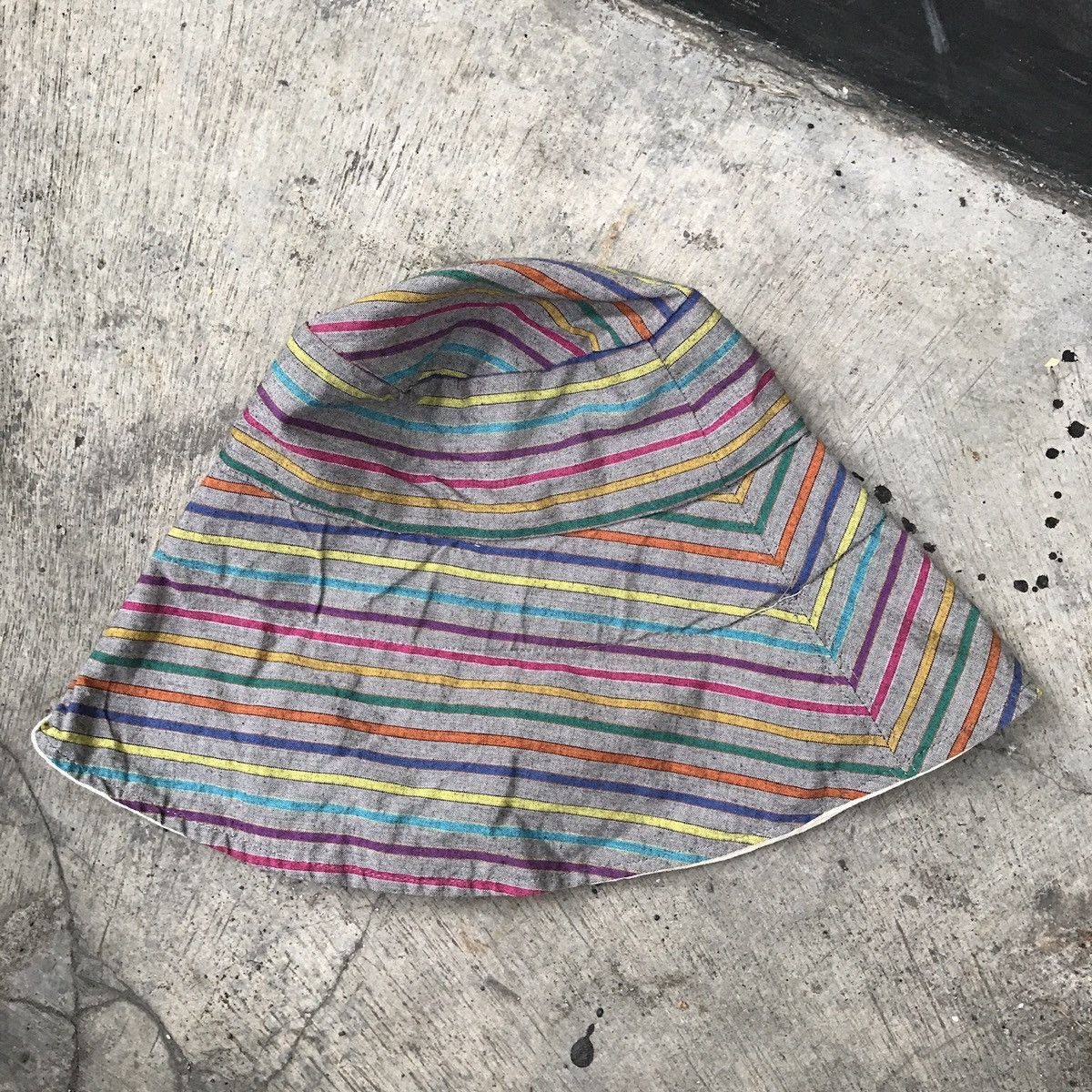 Solid & Striped Indonesia map art. Reversible buckets hat Size ONE SIZE - 13 Thumbnail