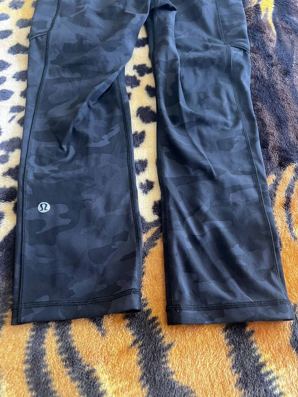Lululemon Lululemon Black Camo Women’s Leggings Size 27" / US 4 / IT 40 - 2 Thumbnail