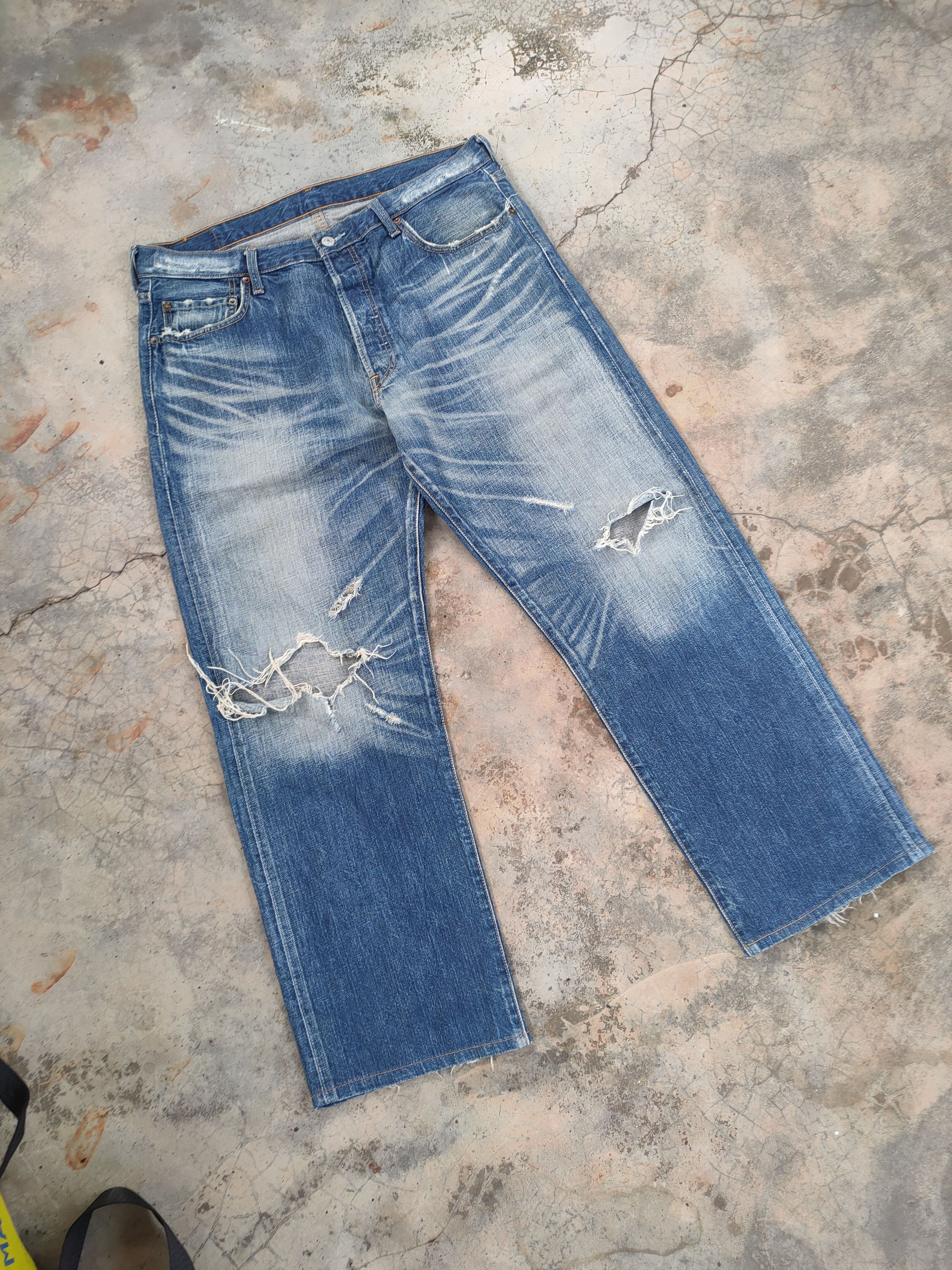 Levi's Vintage Clothing VINTAGE LEVI'S 501 FADED DISTRESSED JEAN DENIM PANTS Size US 37 - 2 Thumbnail