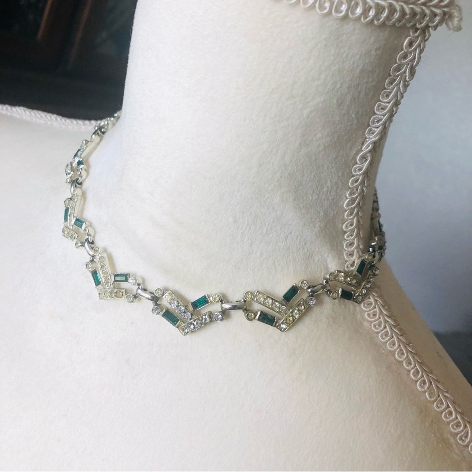 Vintage Vintage mid century emerald baguette rhinestone necklace Size ONE SIZE - 4 Thumbnail