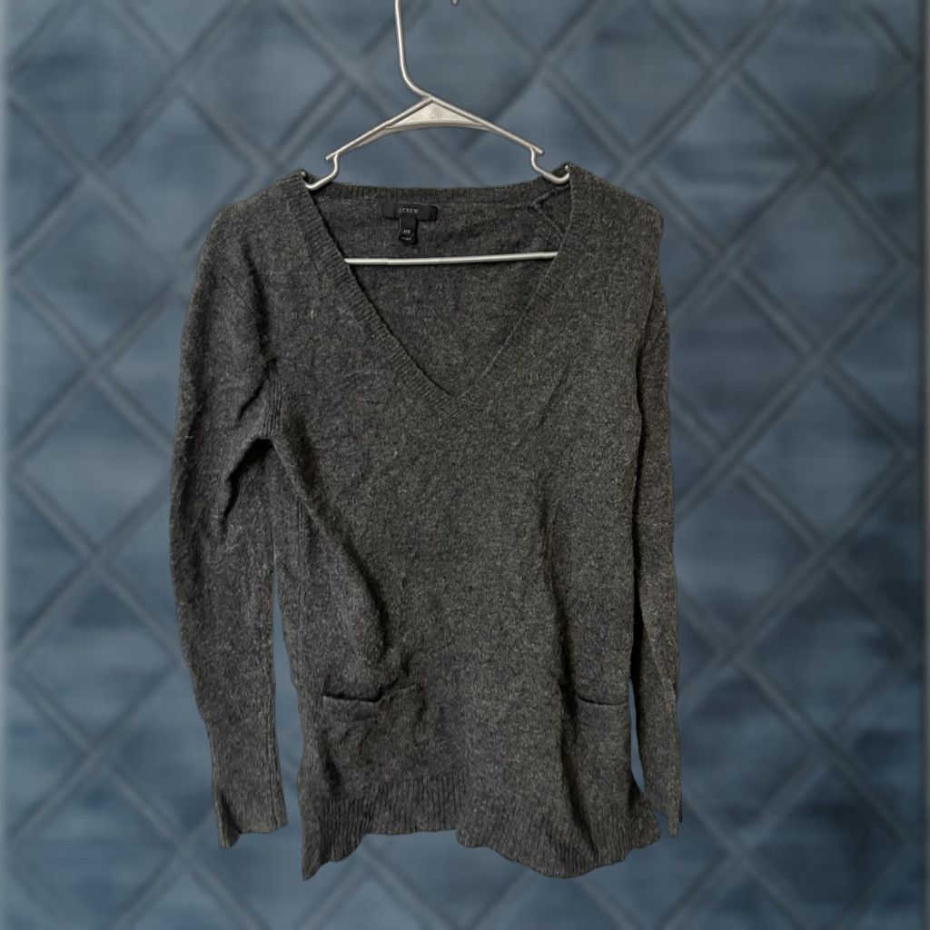J.Crew J.Crew V-Neck Front-Pocket Tunic Sweater in Supersoft Yarn Gray XS/2XS Women's Knit Pockets Vintage? Wait—no N/A. Size XXS / US 00 / IT 34 - 1 Thumbnail
