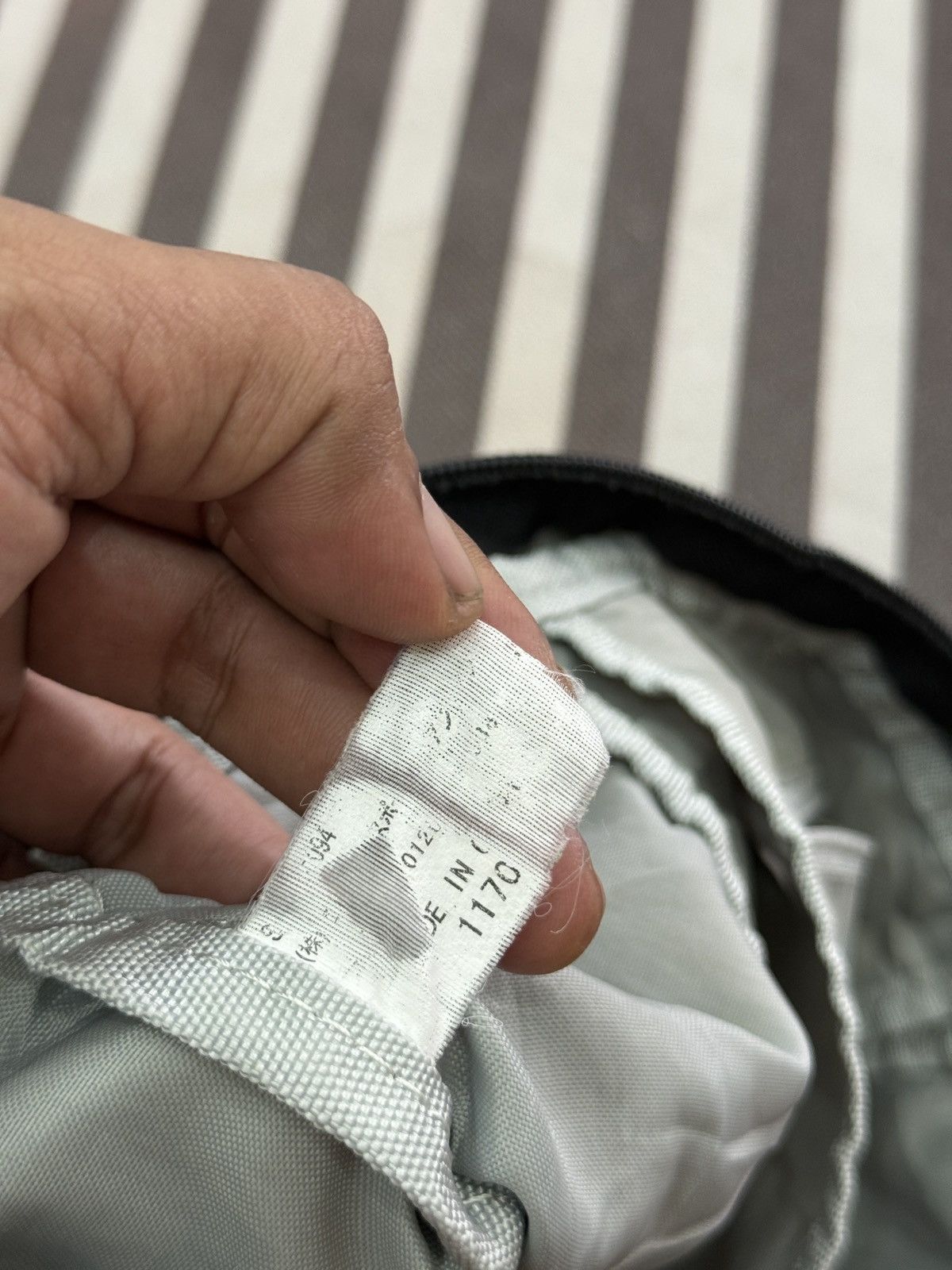 Columbia 🔥🔥🔥ARCHIVE COLUMBIA SLING BAG Size ONE SIZE - 9 Thumbnail