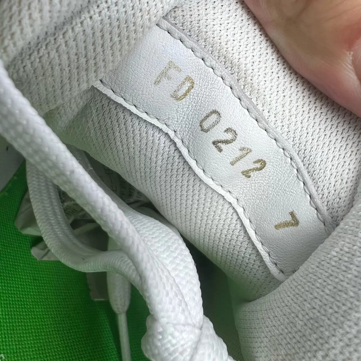 Louis Vuitton LV Trainer White/Green Size 7/41 Like New Worn Once Size US 8 / EU 41 - 8 Thumbnail