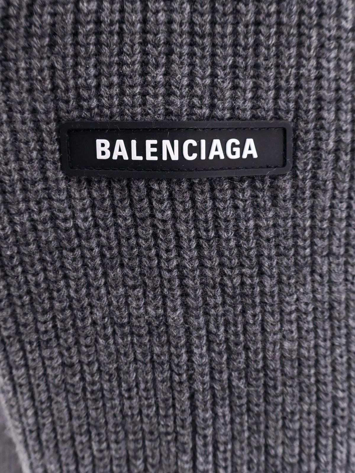 Balenciaga o1bcso1str0326 Patch Cropped Sweater in Grey Size M / US 6-8 / IT 42-44 - 3 Thumbnail