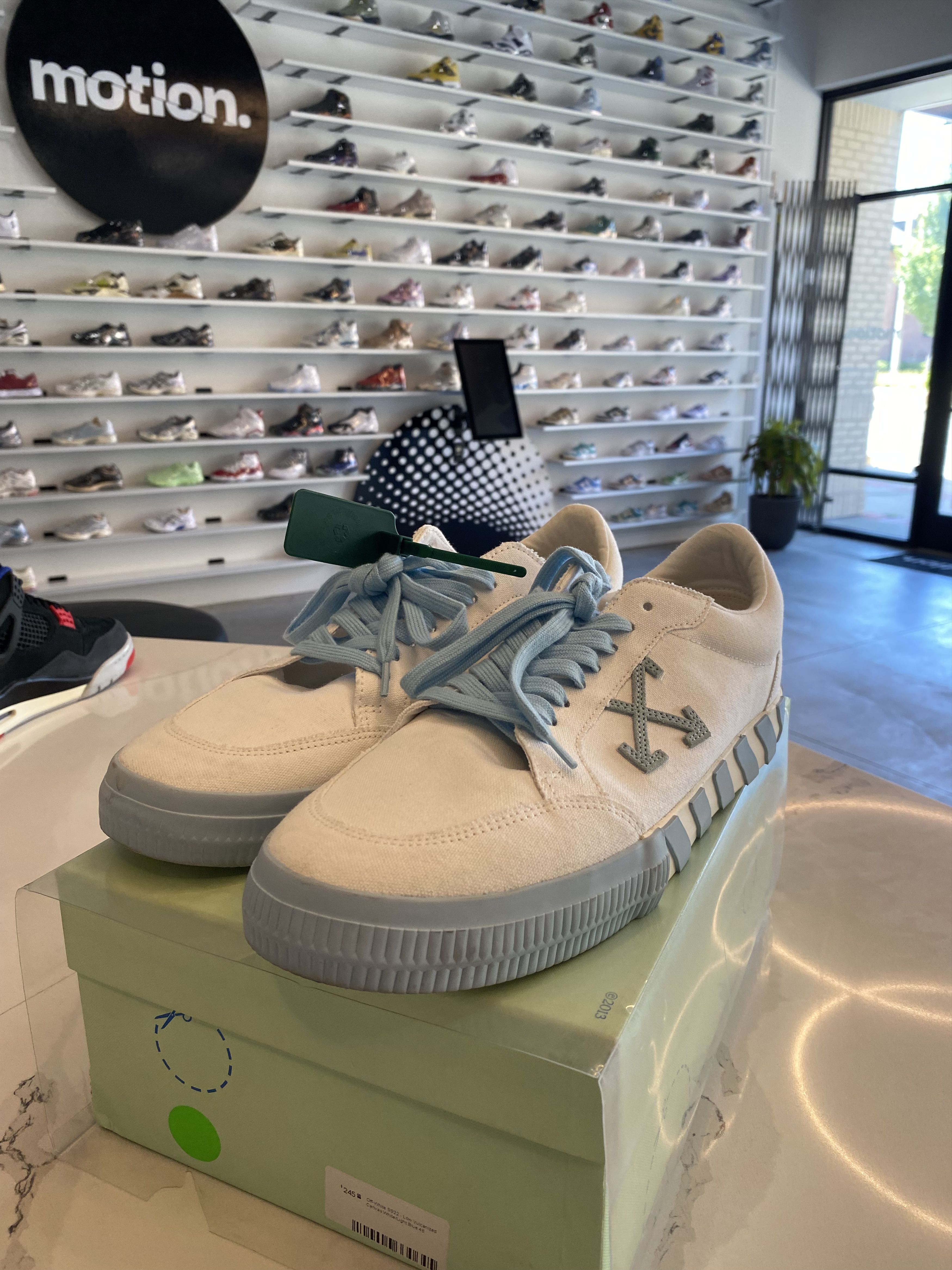 Off-White Off White Vulc Canvas Low Sneaker Size US 13 / EU 46 - 1 Thumbnail