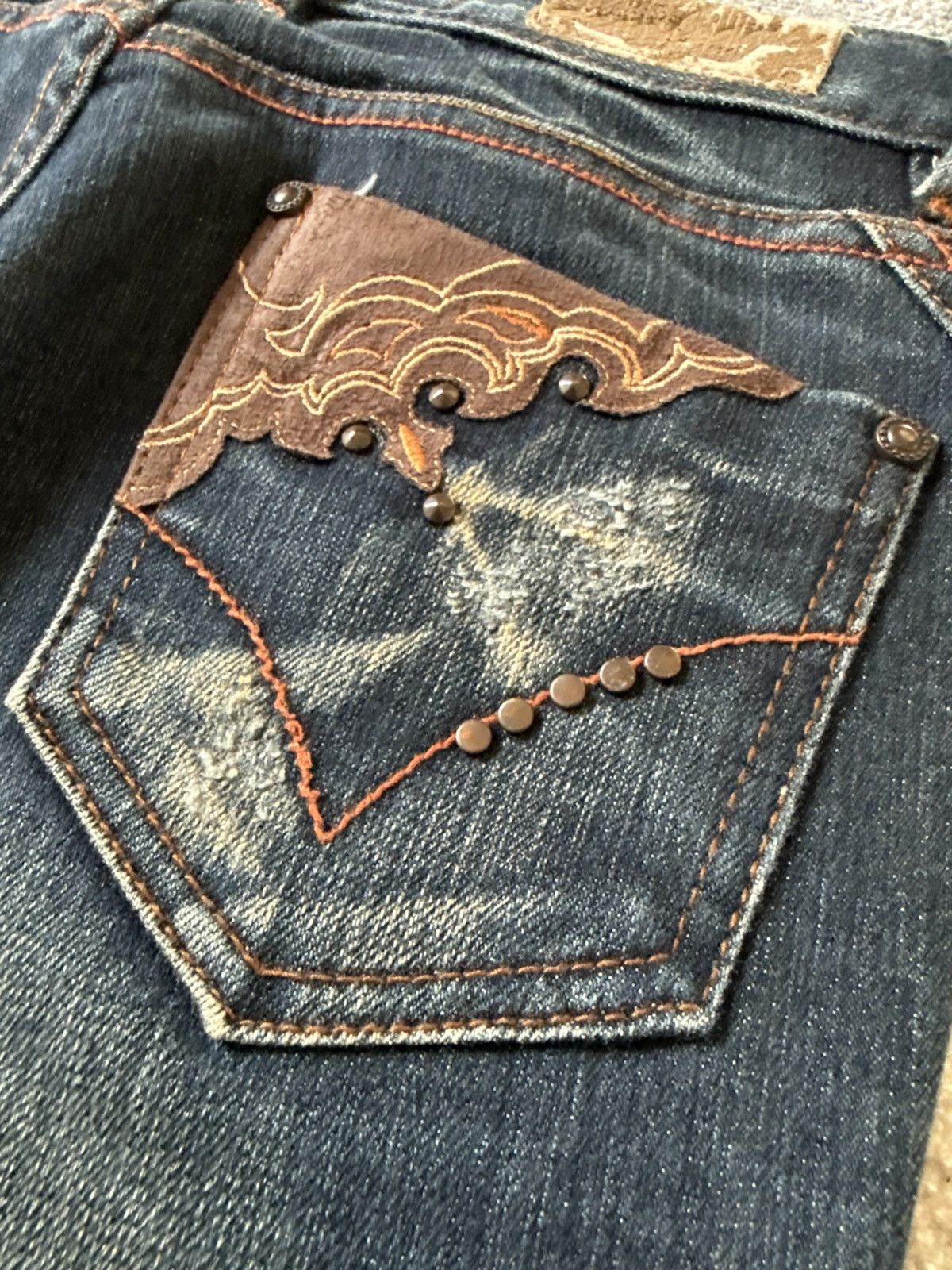 Tornado Mart Tornado Mart Style Studded Tribal Trim Pocket Flared Jeans Size US 27 - 16 Thumbnail