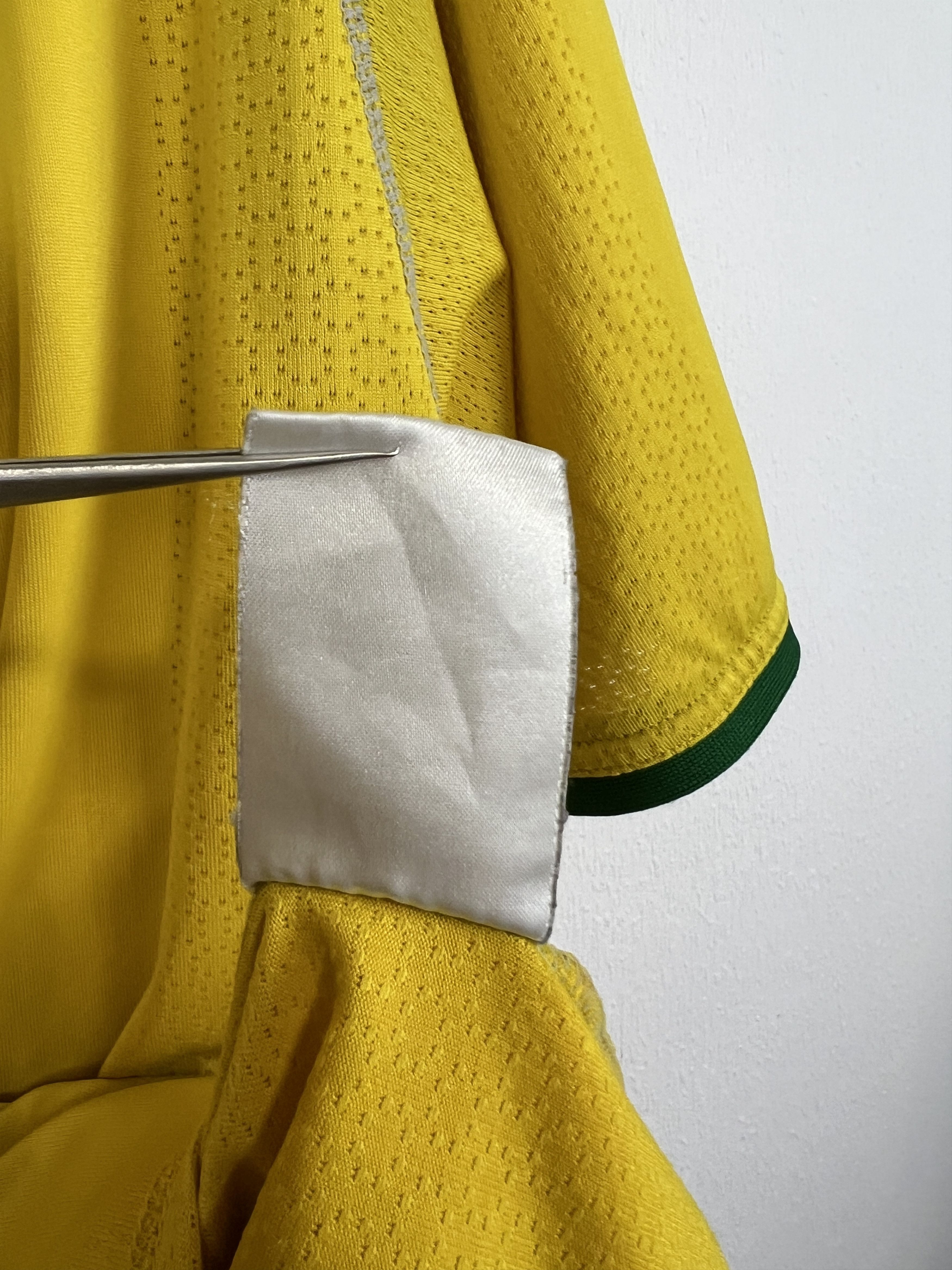 Nike Brazil Home football shirt Soccer Jersey National Team Rare Size US L / EU 52-54 / 3 - 8 Thumbnail