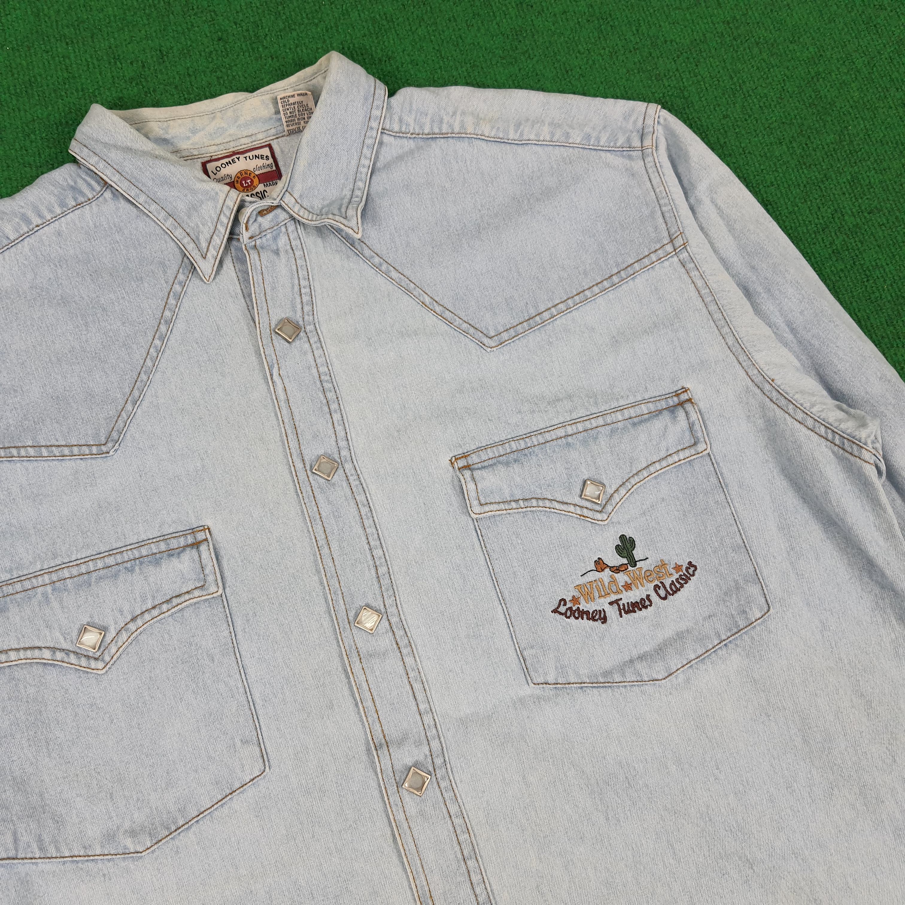 Vintage × Warner Bros Vintage Looney Tunes Classics Wild West Embroidery Shirt Size US L / EU 52-54 / 3 - 5 Thumbnail