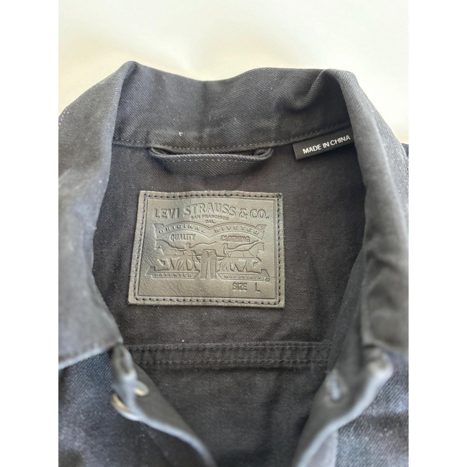 Levi's Levi's WWDC17 Apple Trucker Jacket Black Denim Collectible Size US L / EU 52-54 / 3 - 9 Thumbnail